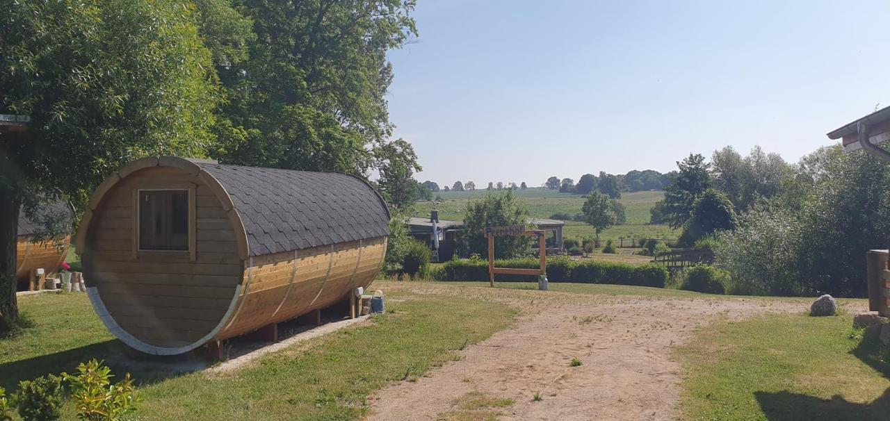 Peenehof Koeppen - Ferienwohnungen & Schlaffaesser Jordenstorf Экстерьер фото